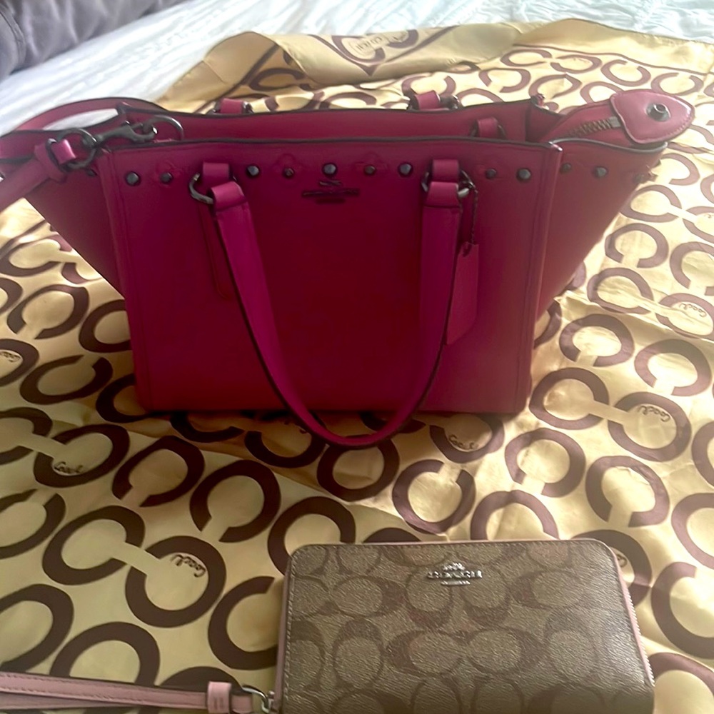 Coach Pink cross tote   Light and cute 😎😎💚
